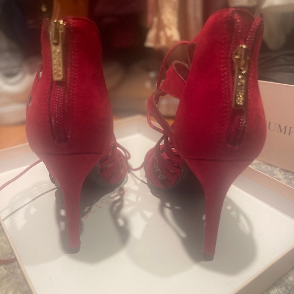 NEW. Guess red suede strappy shoes. Size 7M - Picture 2 of 3